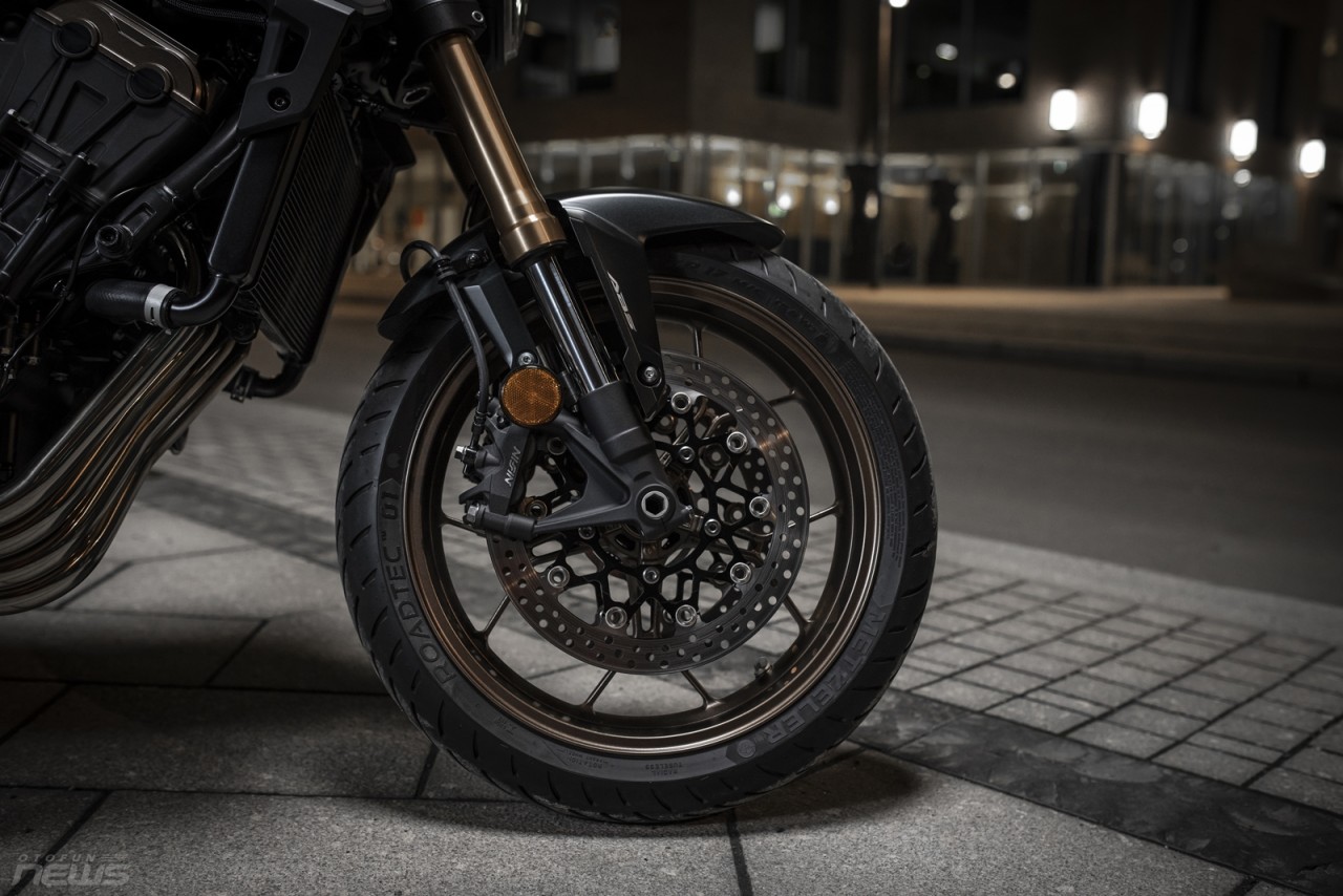 Honda CB650R 2021 – chạy “sướng” hơn bạn nghĩ