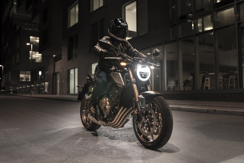 Honda CB650R 2021 – chạy “sướng” hơn bạn nghĩ