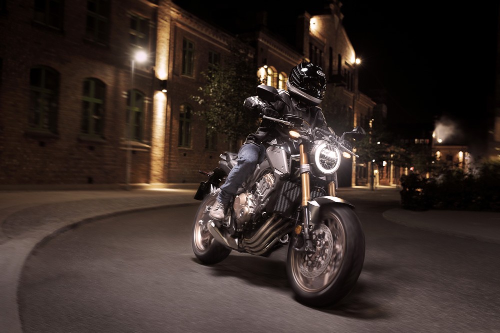 Honda CB650R 2021 – chạy “sướng” hơn bạn nghĩ
