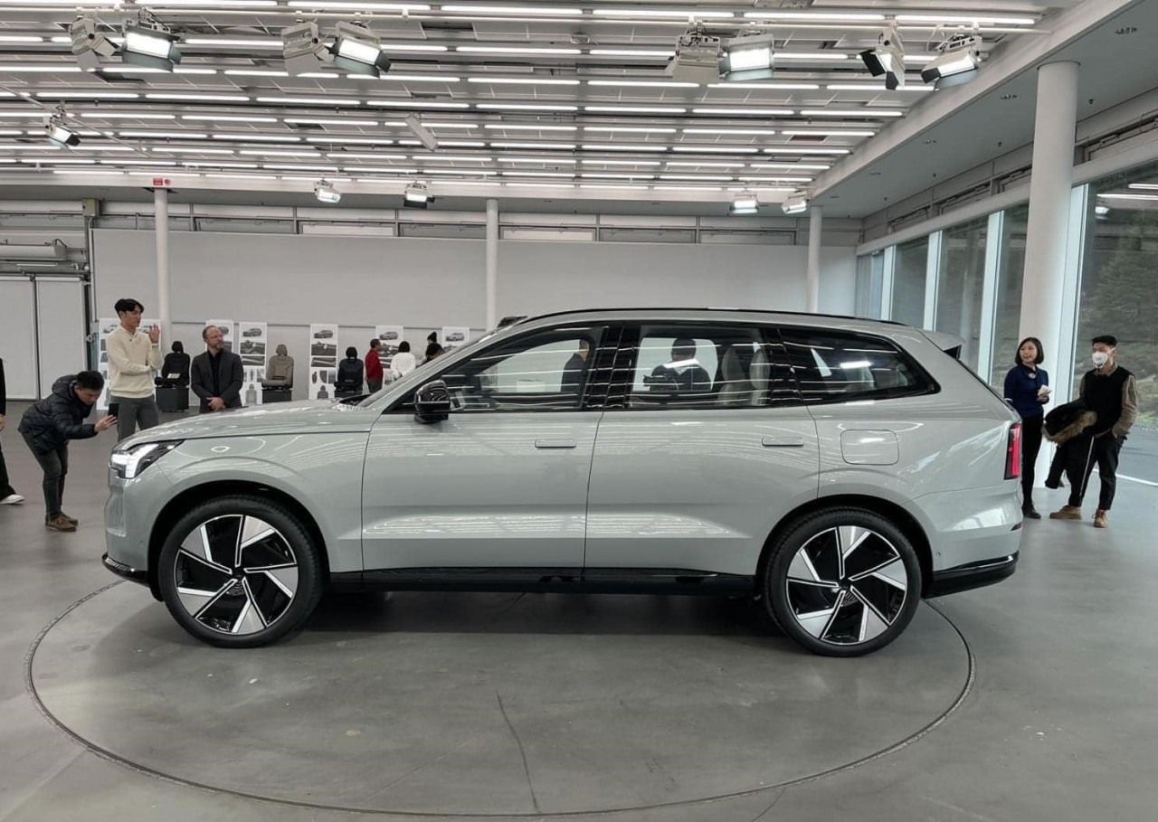 Ngắm nhìn hình ảnh thực tế đẹp mãn nhãn của VOLVO EX90 Ngắm nhìn hình ảnh thực tế đẹp mãn nhãn của VOLVO EX90