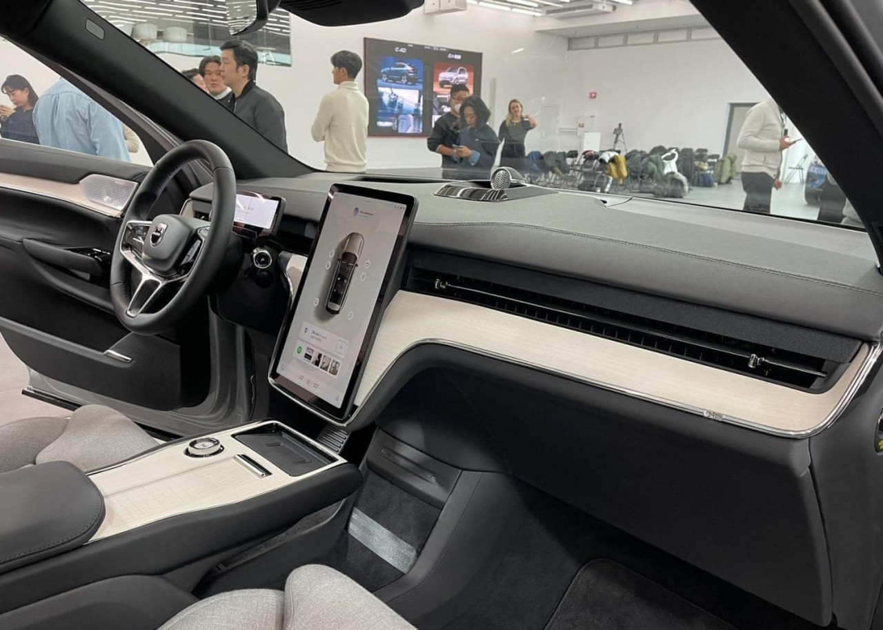 Ngắm nhìn hình ảnh thực tế đẹp mãn nhãn của VOLVO EX90 Ngắm nhìn hình ảnh thực tế đẹp mãn nhãn của VOLVO EX90