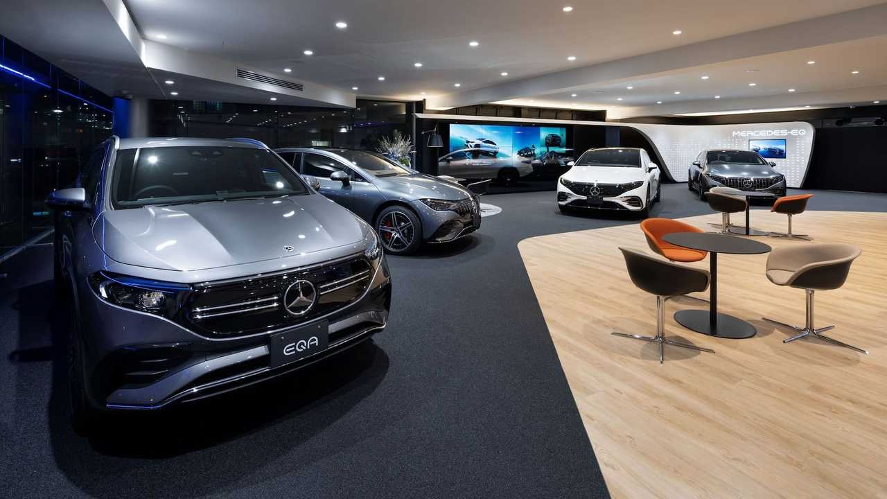 Có gì trong đại lý Mercedes-Benz chỉ bán xe điện đầu tiên tại Nhật Bản? Có gì trong đại lý Mercedes-Benz chỉ bán xe điện đầu tiên tại Nhật Bản?