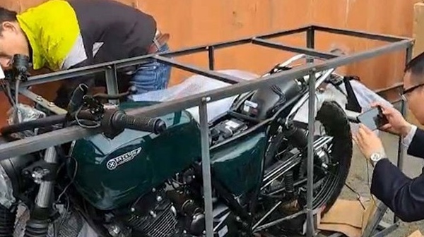 Lô 52 xe Brixton tiền tỷ 