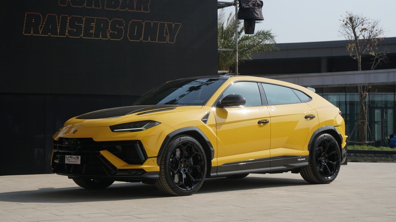 Lamborghini Urus Performante chính hãng có giá 16,5 tỷ đồng