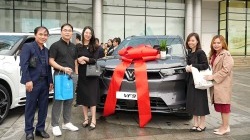 VinFast VF 9 đầu tiên được bàn giao đến tay khách hàng