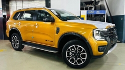 Ford Everest Wildtrak giá 1,5 tỷ đồng về đại lý
