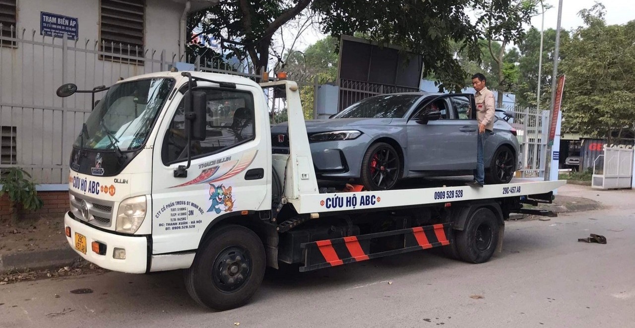 Bắt gặp "bộ đôi" Civic Type R đang đăng kiểm tại Hà Nội
