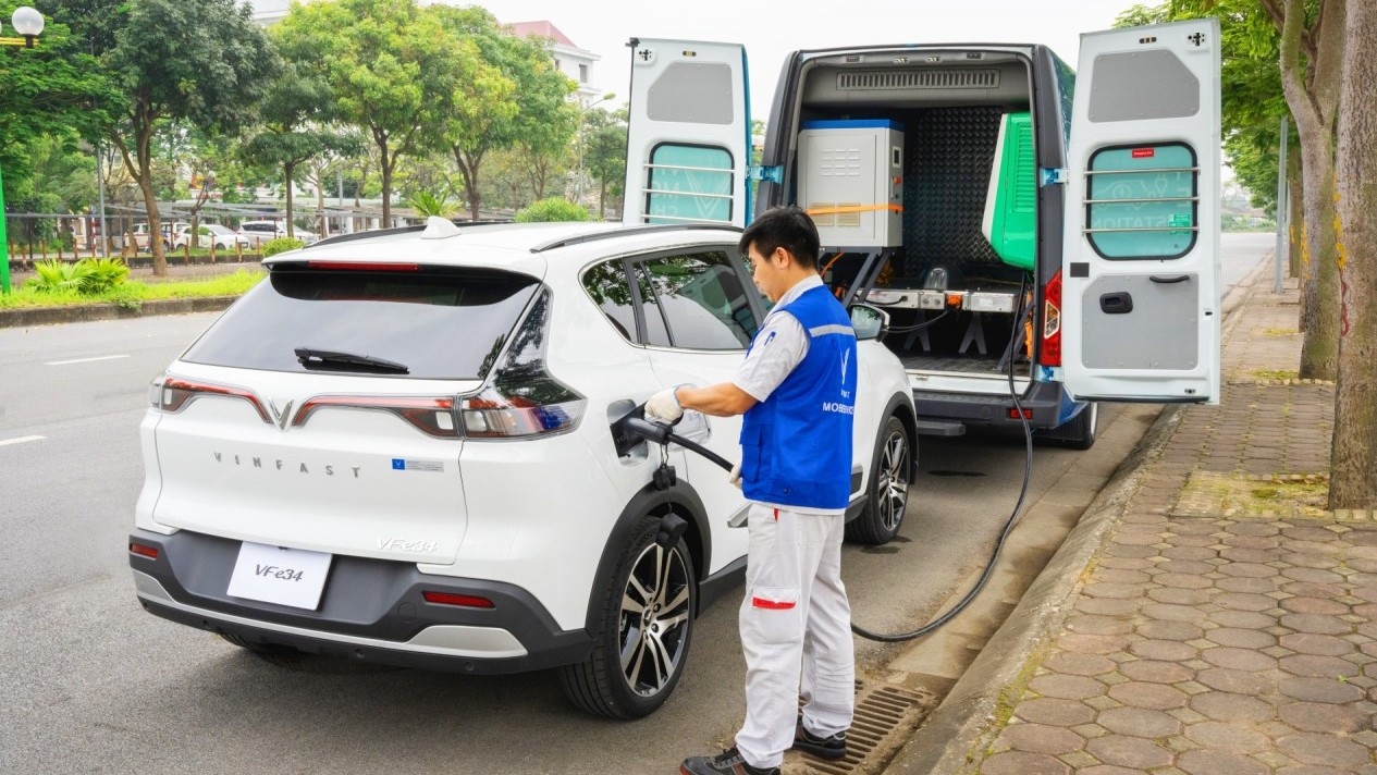 VinFast triển khai dịch vụ cứu hộ pin ô tô điện 24/7