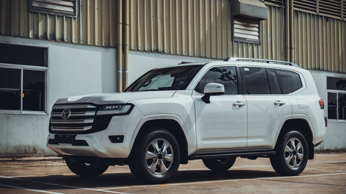 Toyota Land Cruiser chênh giá hơn 1,3 tỷ đồng