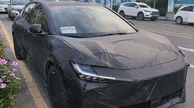 Lộ diện mẫu xe điện Toyota thứ hai