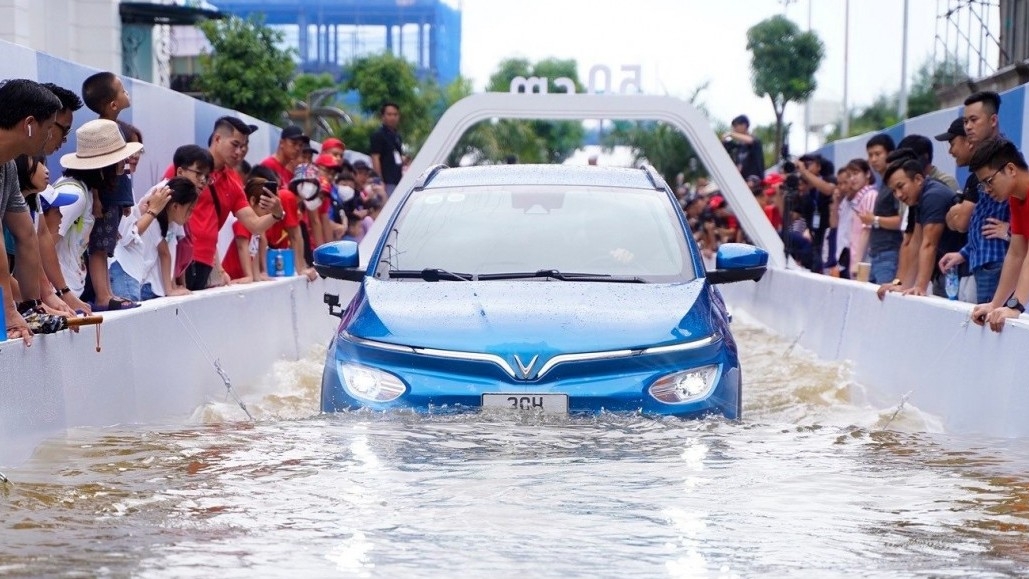 Ấn tượng màn biểu diễn lội nước của xe điện VinFast VF e34