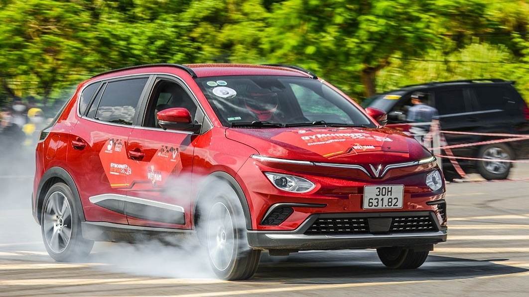 Ngắm dàn xe điện VinFast VF e34 "đốt lốp" tại vòng chung kết GOC Đồ Sơn