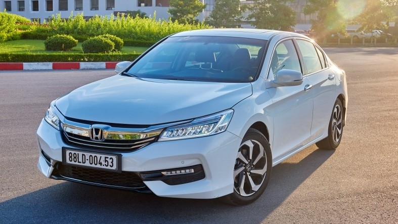 Honda Accord đời cũ với mức giảm lên tới 270 triệu đồng