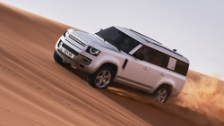 Land Rover Defender 130 mới có giá bán từ 5,7 tỷ đồng