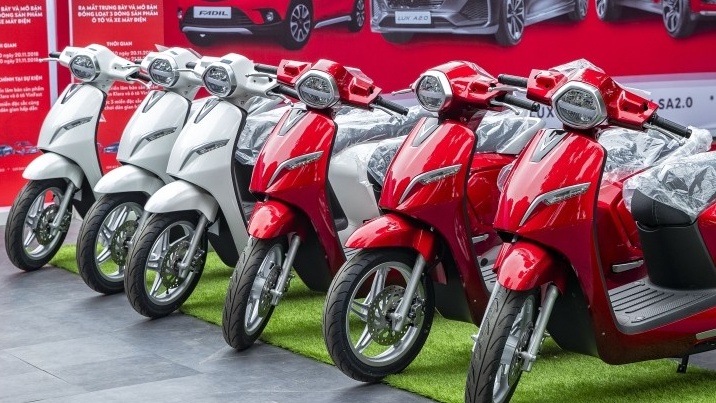 Bao lâu phải thay ắc-quy xe máy điện VinFast?