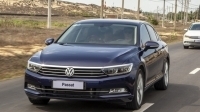 Volkswagen Passat giảm giá 