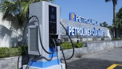 VinFast khai trương dịch vụ trạm sạc xe điện tại cây xăng Petrolimex trên toàn quốc