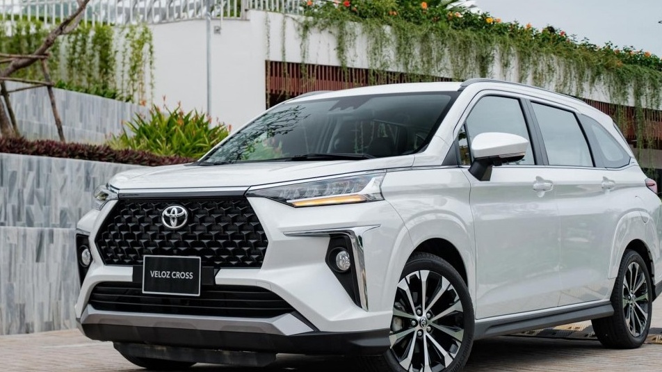 Toyota Veloz Cross bản nhập khẩu giảm 30 triệu đồng tại đại lý