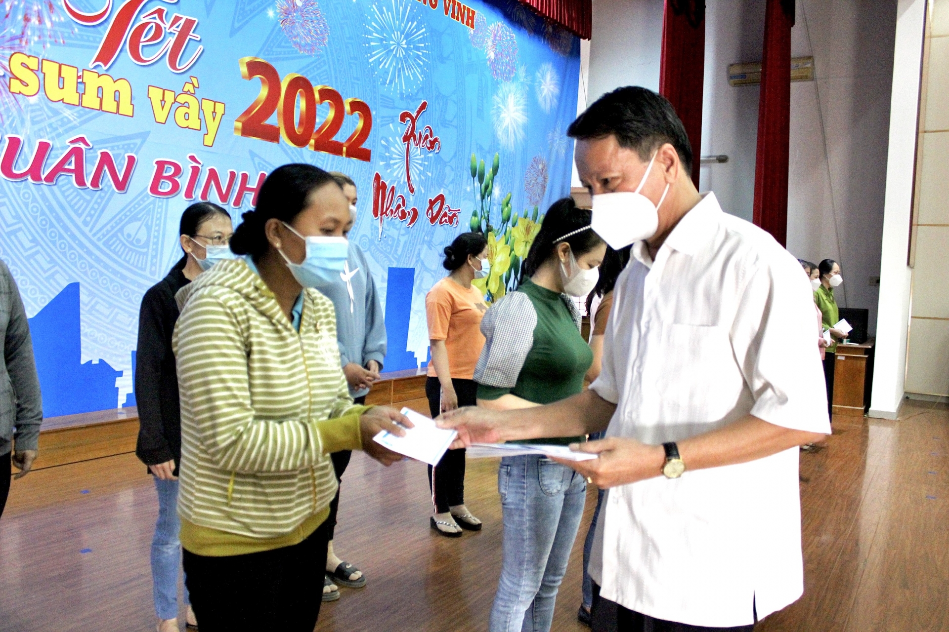 LĐLĐ Bình Thuận: Trao hơn 51 nghìn suất quà gần 45,5 tỷ đồng cho đoàn viên, NLĐ LĐLĐ Bình Thuận: Trao hơn 51 nghìn suất quà gần 45,5 tỷ đồng cho đoàn viên, NLĐ