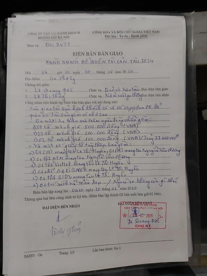 Trả lại hơn 33 triệu đồng cho hành khách quên trên tàu tra lai hon 33 trieu dong cho hanh khach quen tren tau