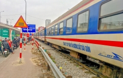 Trưởng tàu đón Tết: Gửi em xa nhớ!