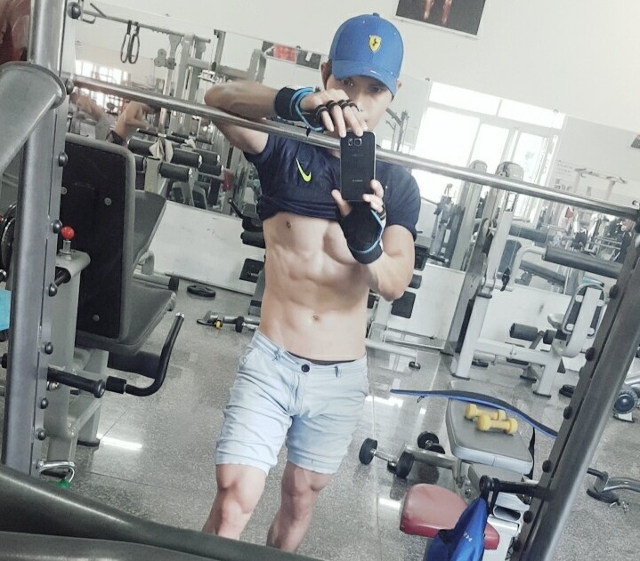 cong nhan cung niem say me tap gym