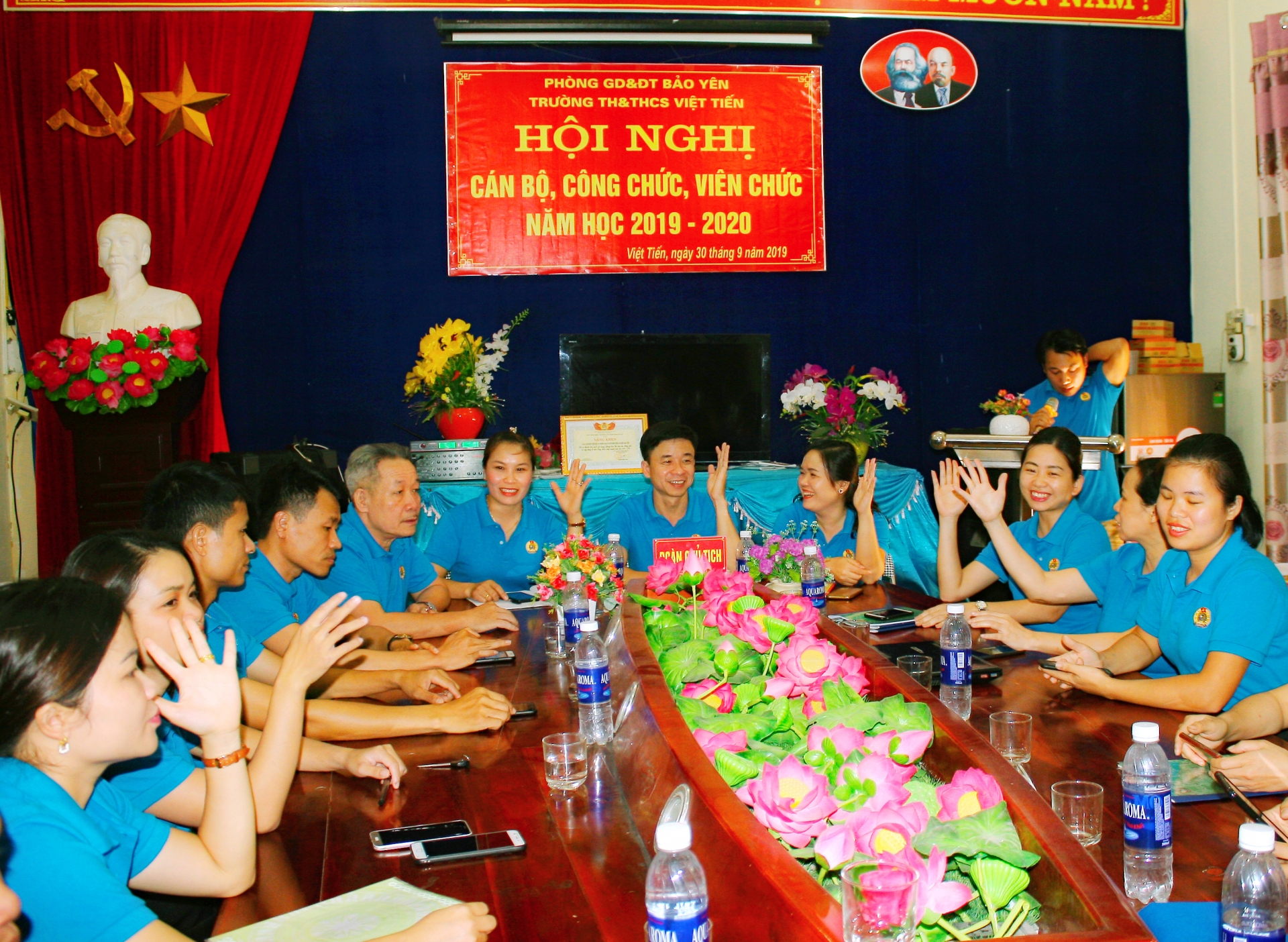 lao cai hoi nghi can bo cong chuc truong th thcs viet tien 2019 2020