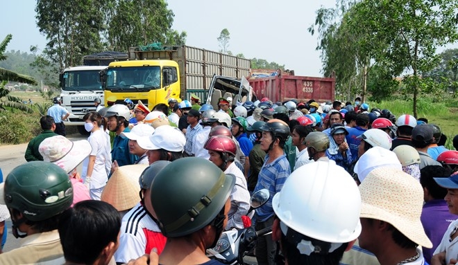 Hiếu kỳ ở hiện trường tai nạn và ẩn họa khôn lường hieu ky o hien truong tai nan an hoa khon luong