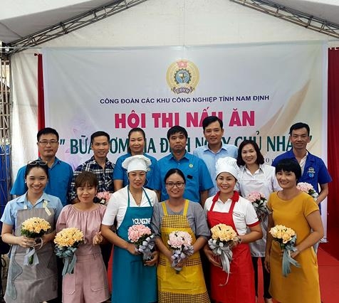 “Bữa cơm gia đình ngày Chủ nhật”: Sáng kiến ý nghĩa ở công đoàn các KCN Nam Định bua com gia dinh ngay chu nhat sang kien y nghia huong den tinh than cong nhan