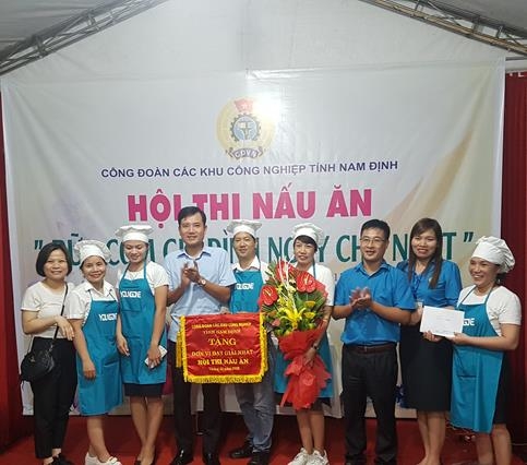 “Bữa cơm gia đình ngày Chủ nhật”: Sáng kiến ý nghĩa ở công đoàn các KCN Nam Định bua com gia dinh ngay chu nhat sang kien y nghia huong den tinh than cong nhan