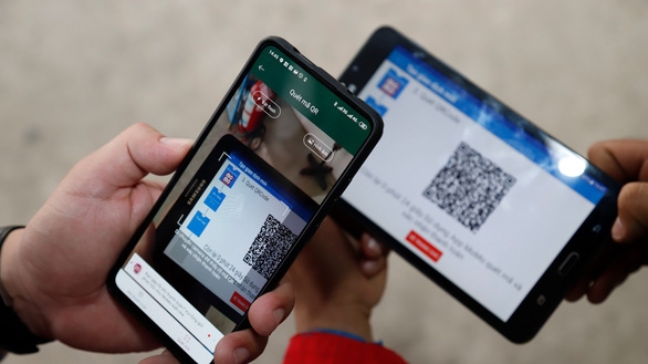 Người tiêu dùng không cần thanh toán tiền mặt khi đổ xăng?