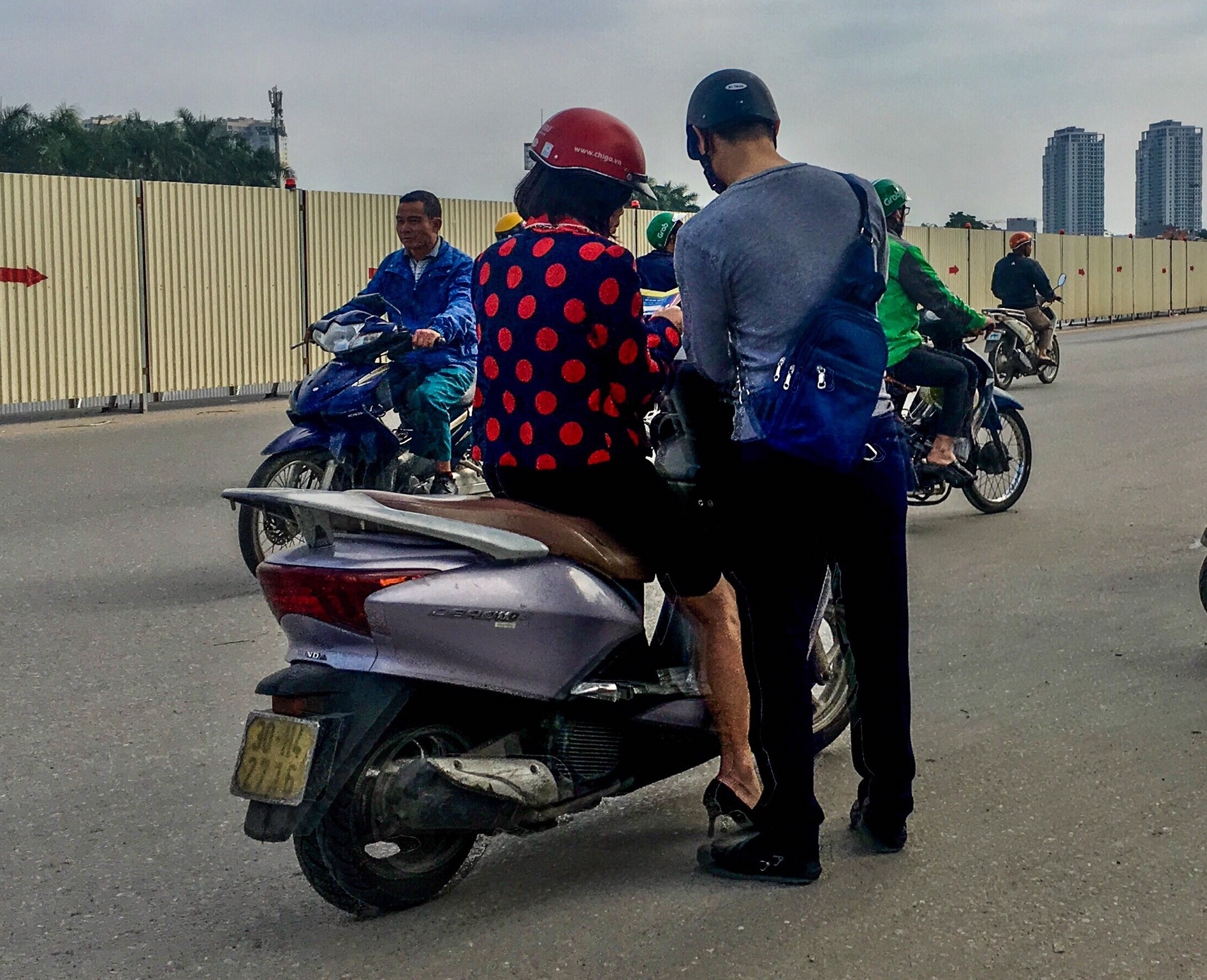 ve tran viet nam thai lan khi nguoi ban lai ve cung het gia voi co cho den