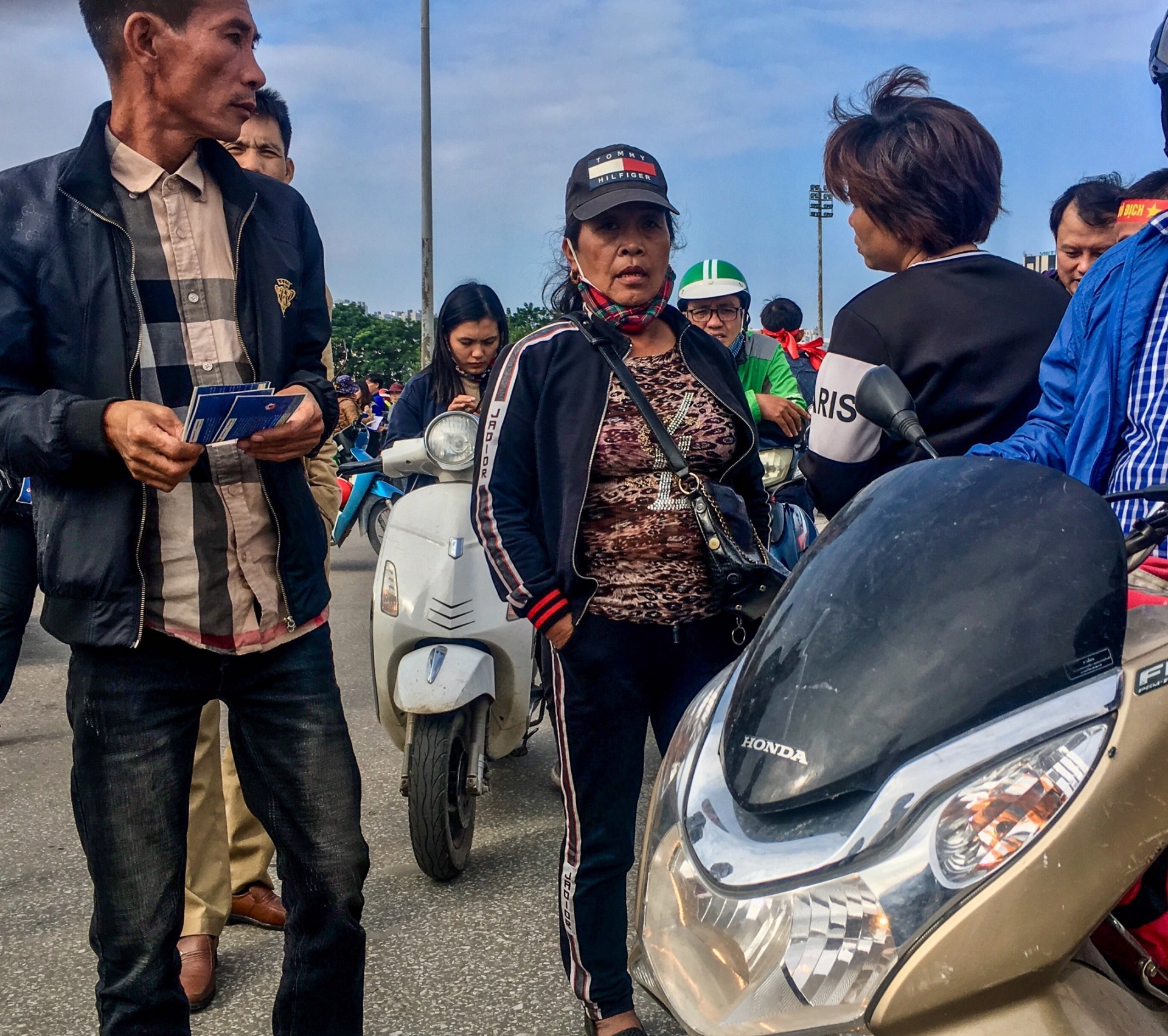 ve tran viet nam thai lan khi nguoi ban lai ve cung het gia voi co cho den