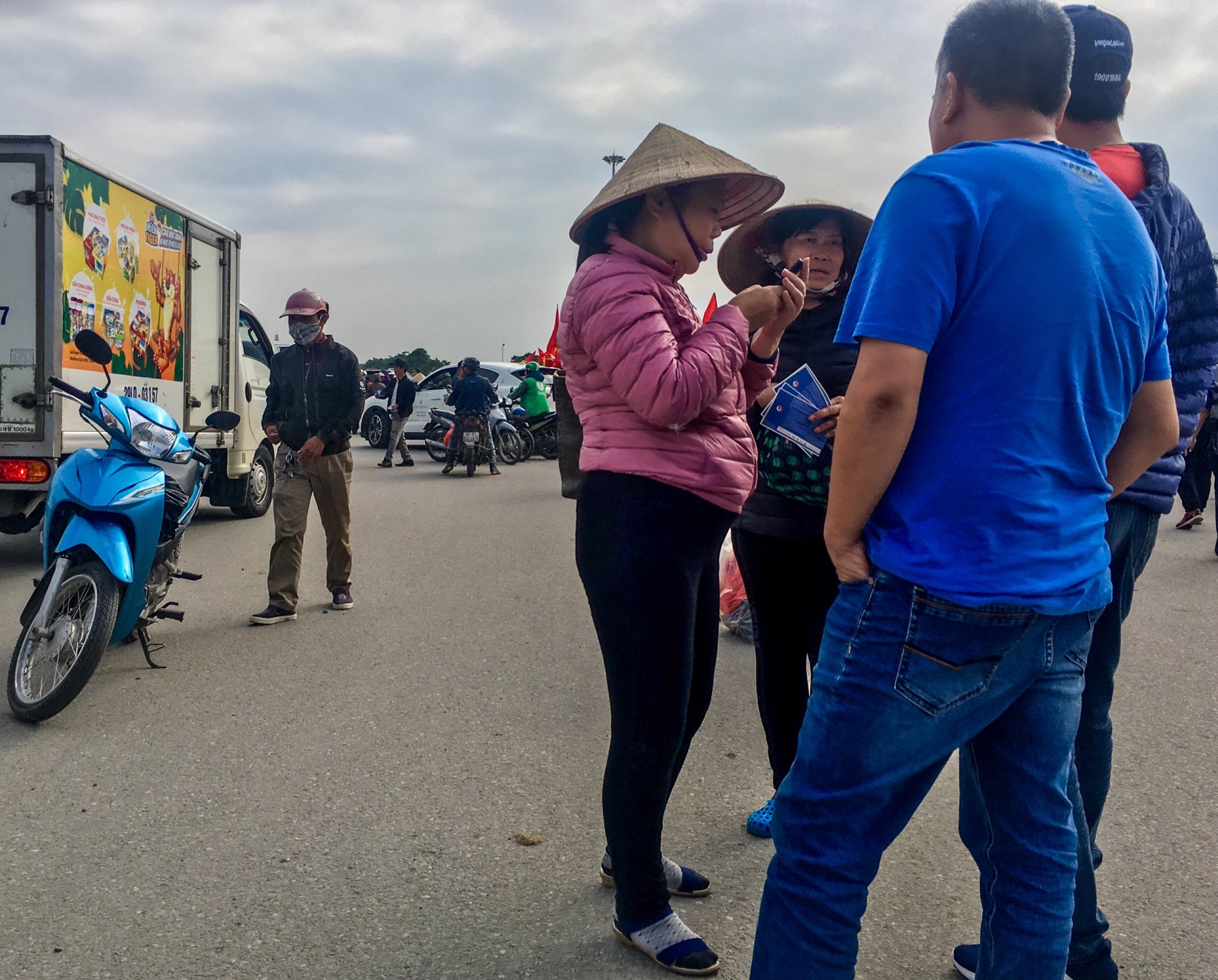 ve tran viet nam thai lan khi nguoi ban lai ve cung het gia voi co cho den