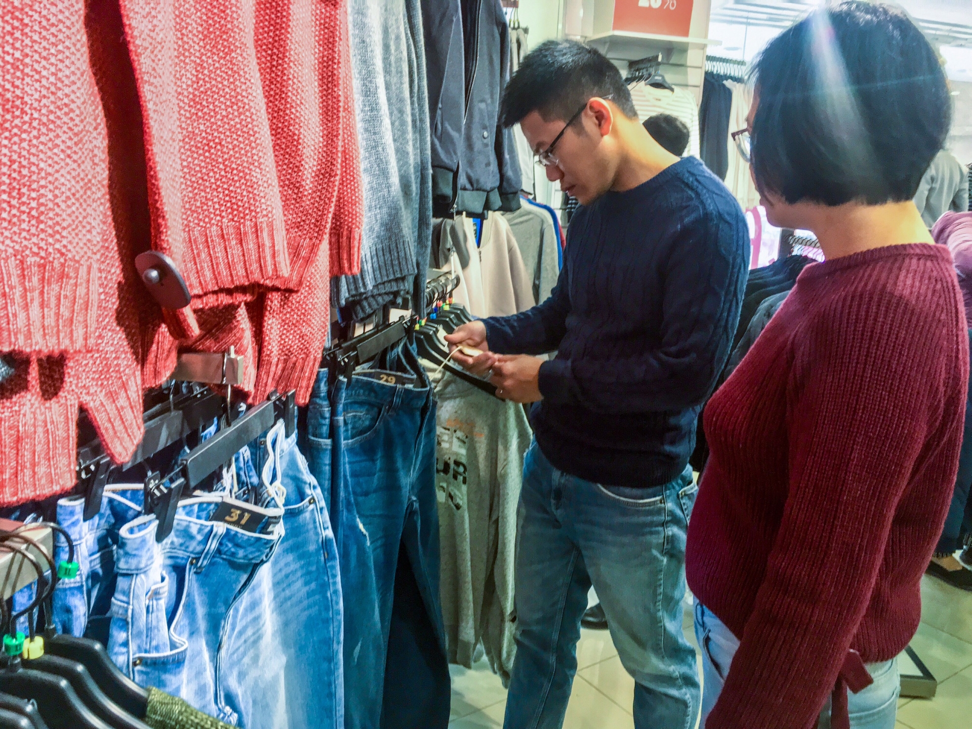 hau black friday 2019 giao thong kho khan qua nhieu showroom thoi trang