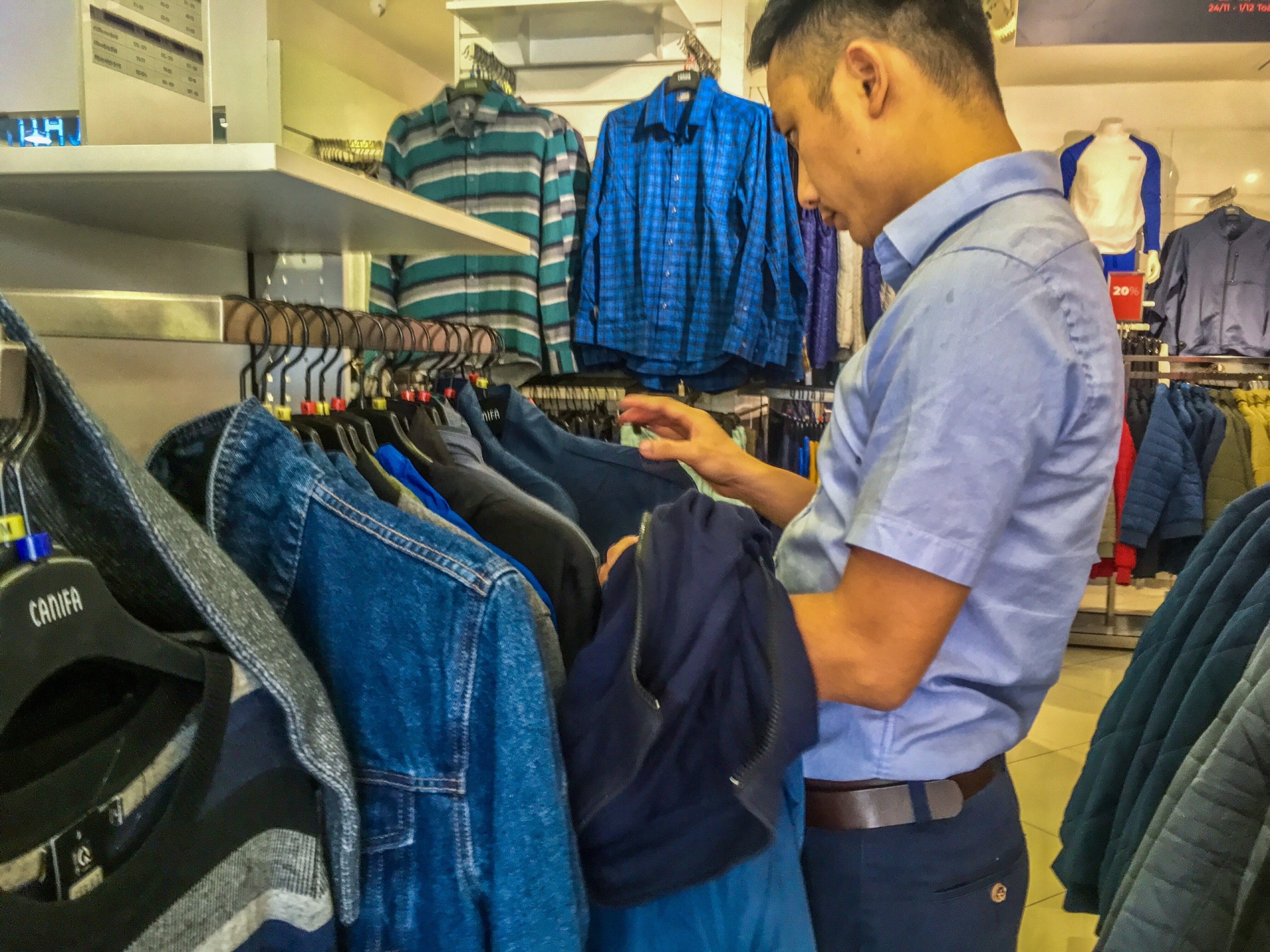 hau black friday 2019 giao thong kho khan qua nhieu showroom thoi trang