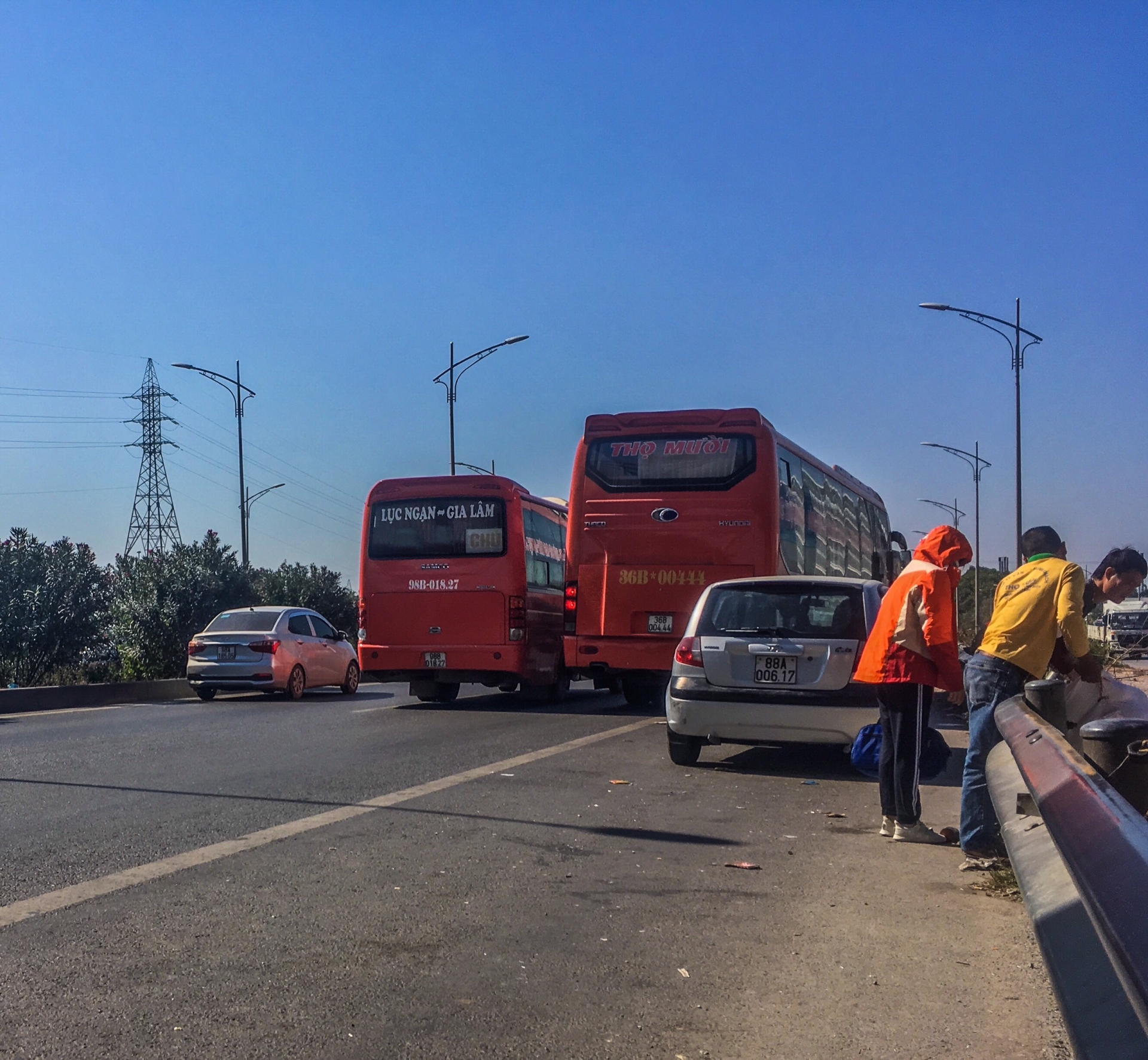 Hiểm nguy bến cóc trên cao tốc Hà Nội – Bắc Giang hiem nguy ben coc tren cao toc ha noi bac giang