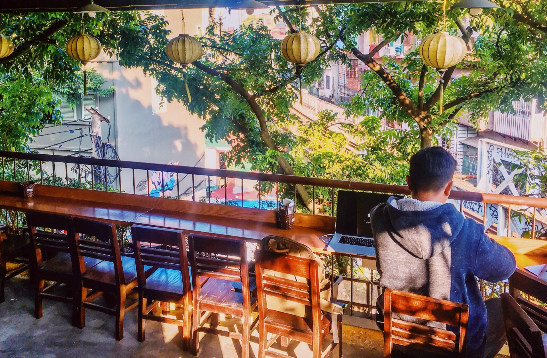 cafe duong tau xu huong check in an toan soan ngoi