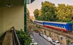 Cafe đường tàu, xu hướng check - in an toàn soán ngôi