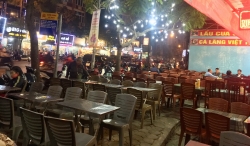 Hà Nội: Khi vỉa hè, người đi bộ “nhường chỗ” cho quán xá