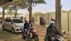 Vỉa hè "kêu cứu" trước dòng xe qua công trường đường đua F1