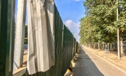 "Mầm họa" từ những mảnh tôn rào chắn công trường