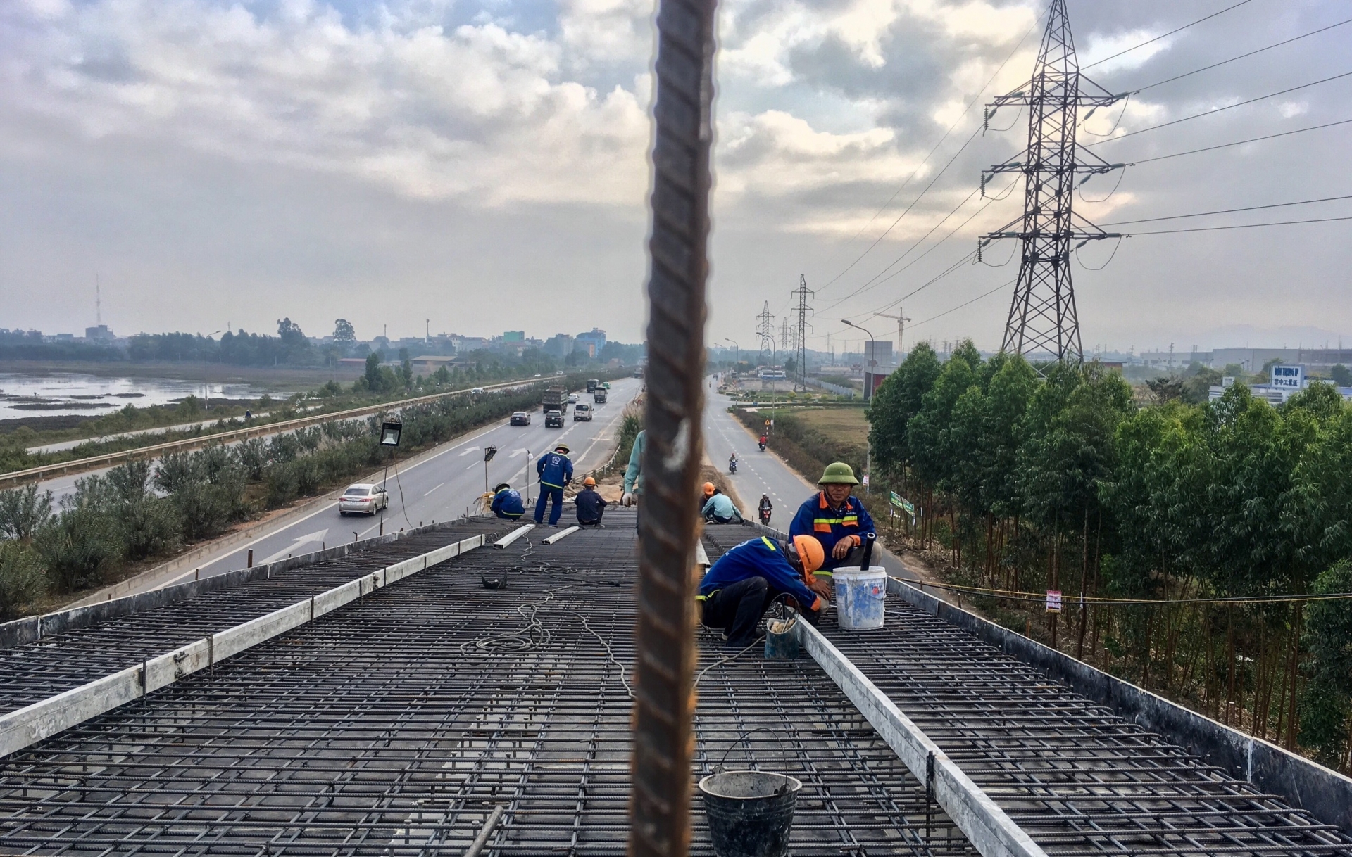 Sớm thông cầu vượt dân sinh qua Khu công nghiệp Vân Trung