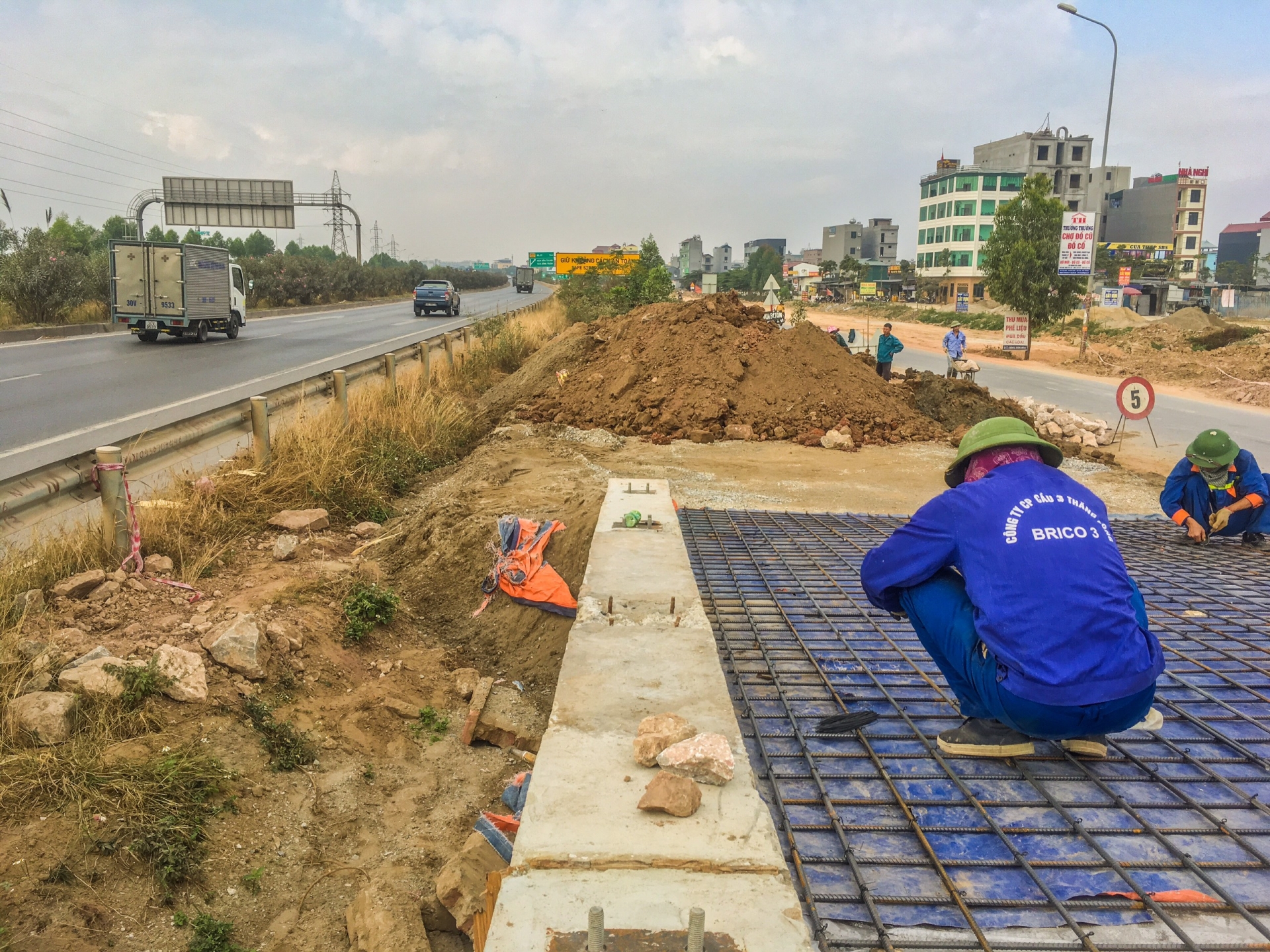 Sớm thông cầu vượt dân sinh qua Khu công nghiệp Vân Trung som thong cau vuot dan sinh qua khu cong nghiep van trung