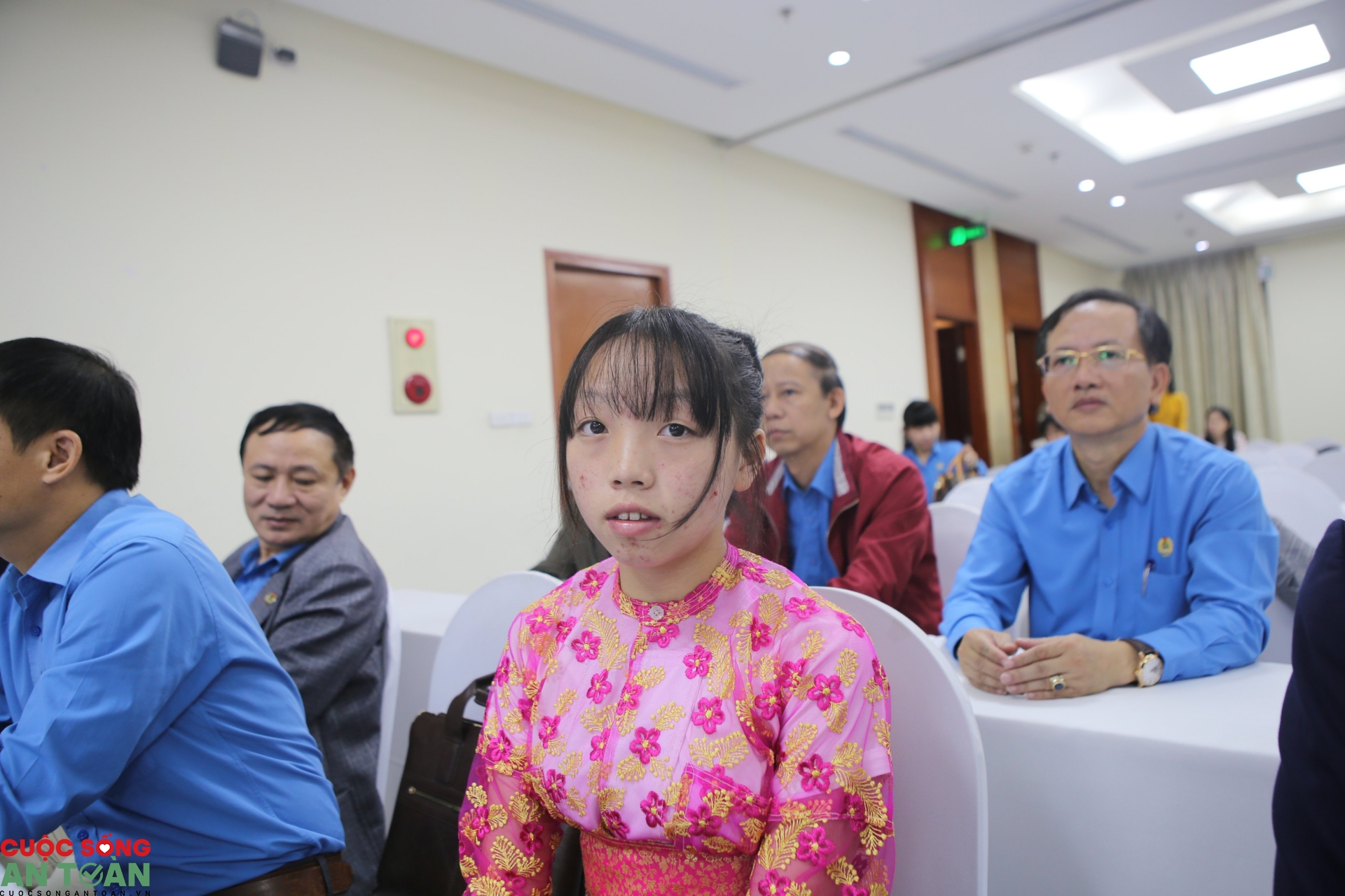 Hành trình đổi đời của cô bé người H'Mông Sùng Thị Giàng Hành trình đổi đời của cô bé người H'Mông Sùng Thị Giàng