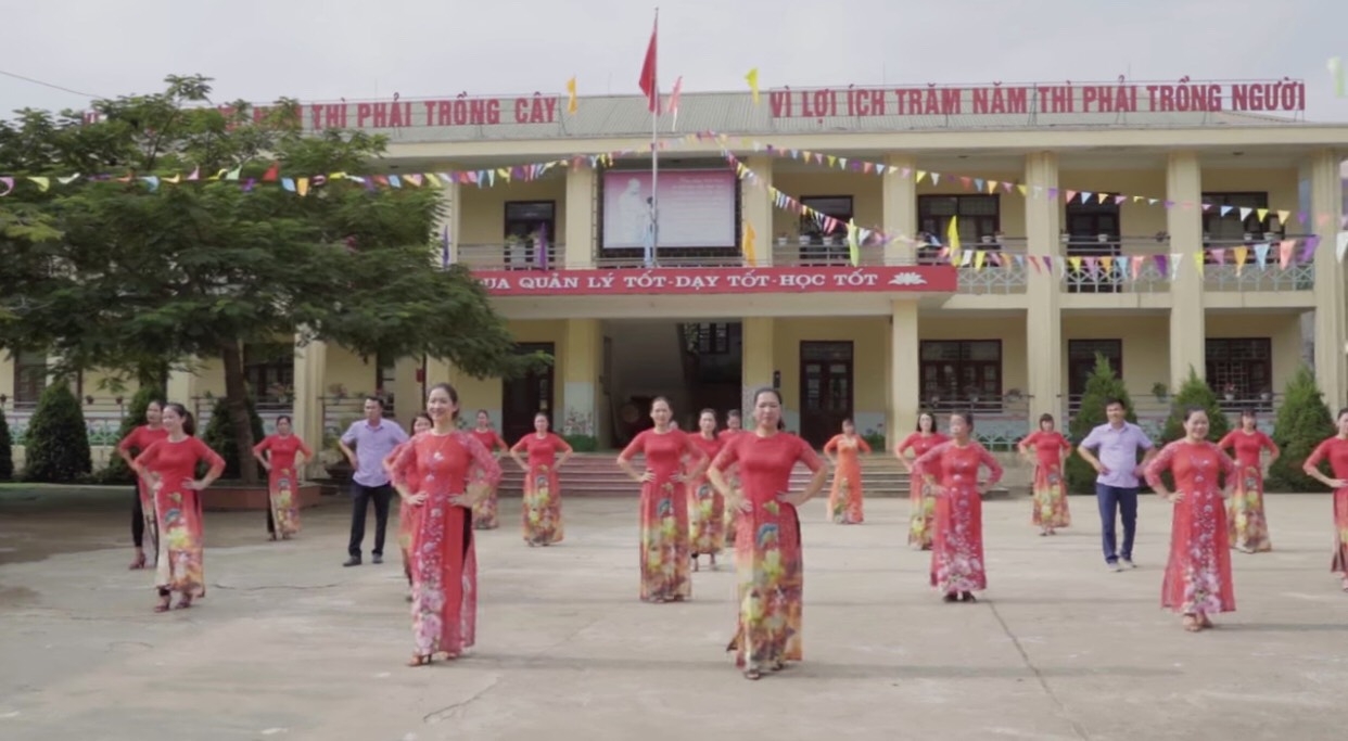 Thú vị video bài tập thể dục của các cô giáo vùng cao Thú vị video bài tập thể dục của các cô giáo vùng cao