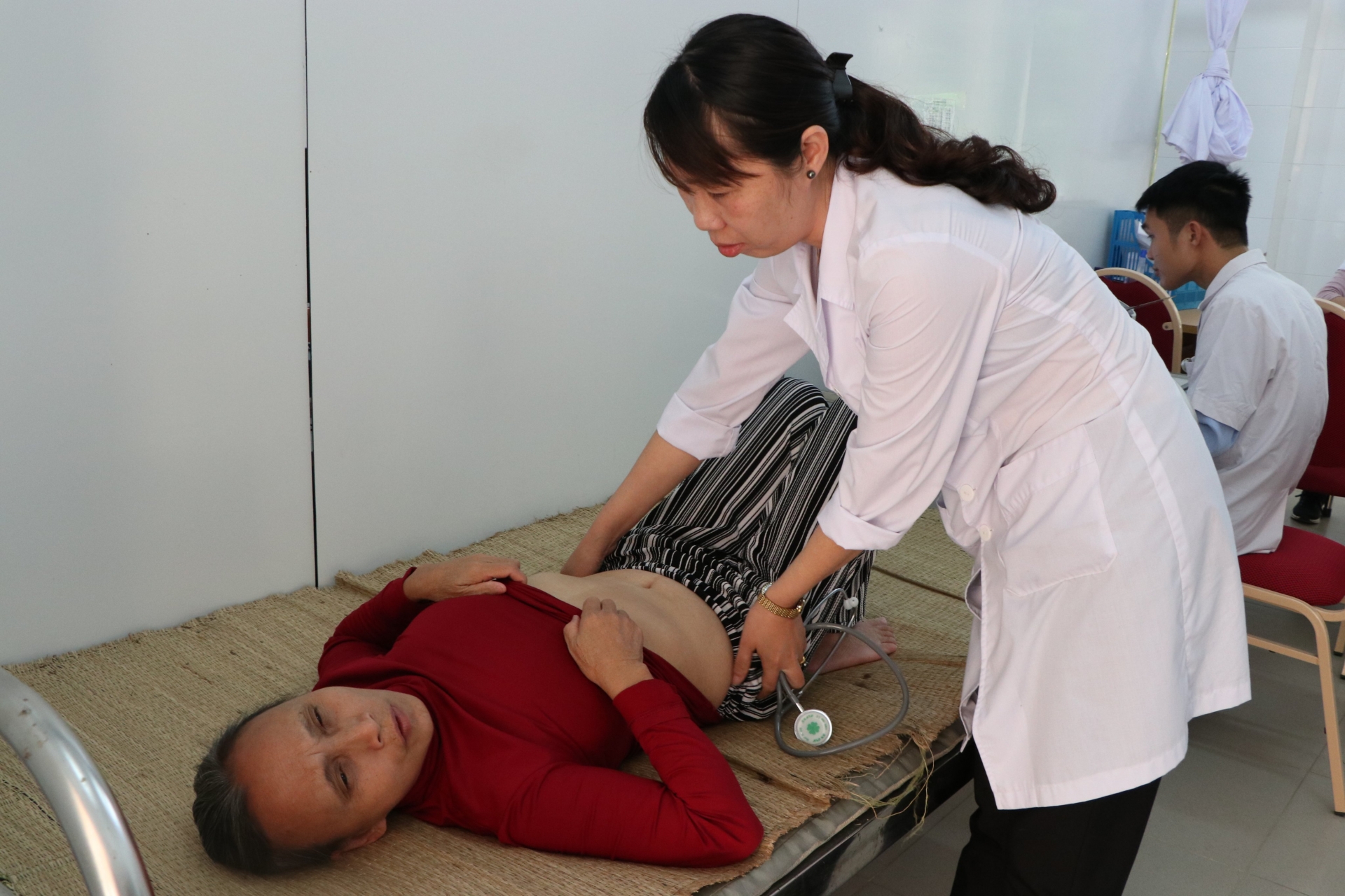 Hải Dương: Chuyện của những Thầy thuốc chữa bệnh tâm thần hai duong chuyen cua nhung thay thuoc chua benh tam than