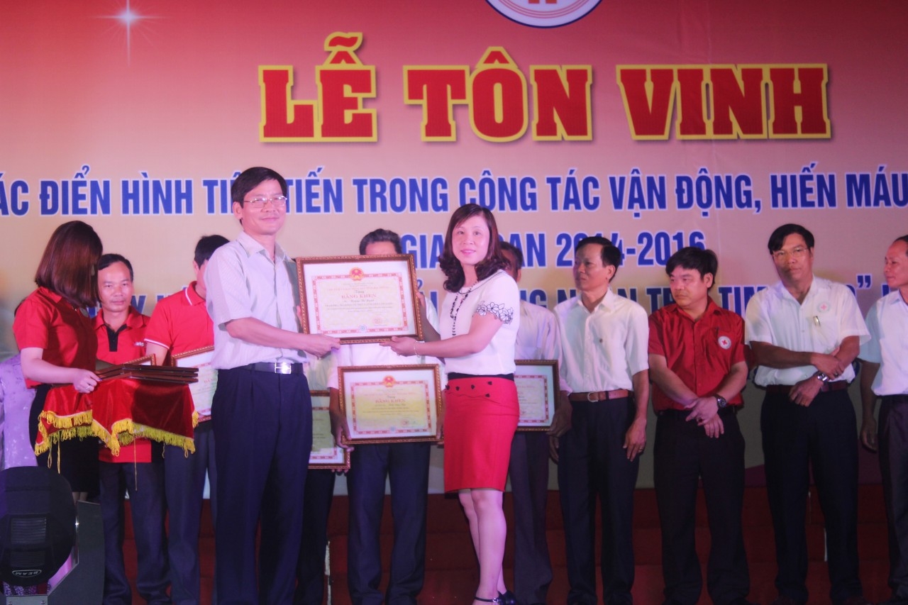 Hải Dương: Nữ đoàn viên Công đoàn 16 lần hiến máu tình nguyện hai duong nu doan vien cong doan 16 lan hien mau tinh nguyen