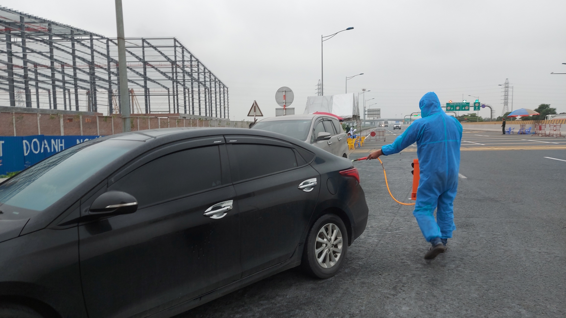 hai phong va quang ninh hang loat nguoi va phuong tien di den roi lai di ve