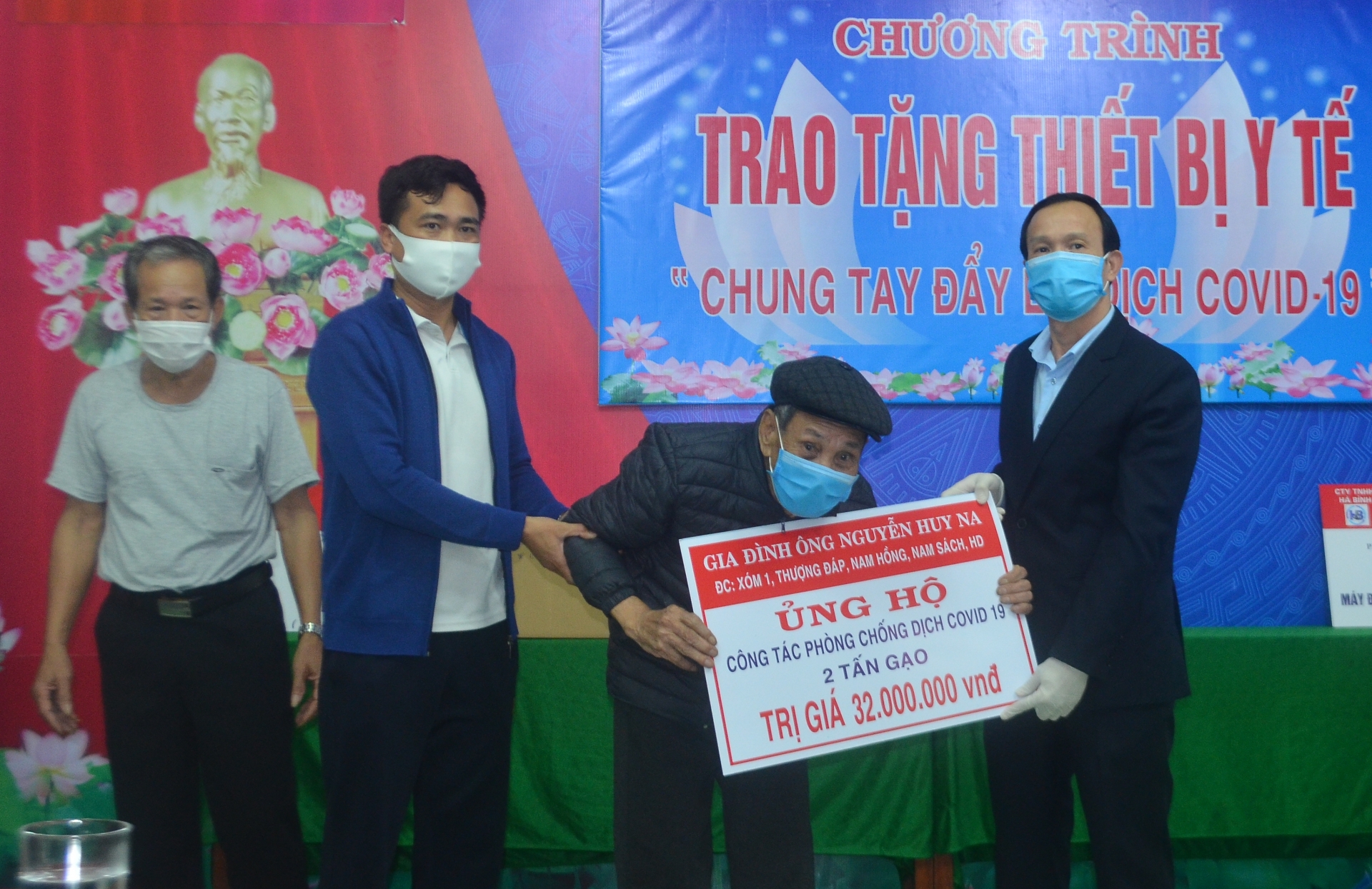 Tấm lòng "vàng" của cụ ông 95 tuổi ủng hộ 2 tấn gạo chống dịch Covid-19 tam long vang cua cu ong 95 tuoi ung ho 32 trieu dong chong dich covid 19